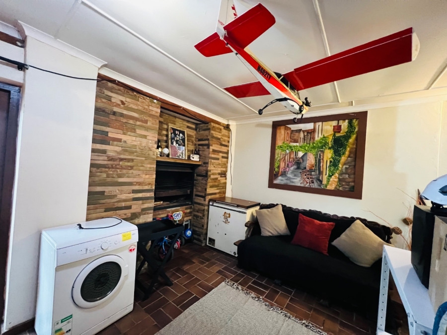 4 Bedroom Property for Sale in Twee Rivieren Western Cape